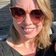 helderziende Jessie- Hallo, ik ben medium Jessie. Als oprecht en eerlijk persoon ligt mijn kracht in het helpen en aanvoelen van mensen. Mijn intuitie stelt me in staat om diepere inzichten te verkrijgen in de situaties en emoties waarmee jij mogelijk worstelt. Ik begrijp dat het leven soms uitdagend kan zijn en dat het soms fijn is om met iemand te praten die naar je luistert en je zonder oordeel ondersteunt. Denk je dat ik van betekenis kan zijn voor jou? Aarzel dan niet om  met mij op te nemen. Samen kunnen we werken aan jouw persoonlijke groei. Ik kijk ernaar uit om je te helpen en je op jouw pad te begeleiden. Onthoud, je staat er niet alleen voor, ik ben hier om je te ondersteunen. 4 minuten gratis consult met onze helderzienden bij eerste kredietoplading. Helderziende hulplijn waar een   helderziende  je    inzicht en   online antwoord geeft. Bij aanmaak van een gratis account en na uw eerste betaling, ontvangt u 4 gratis minuten om op te bellen met een   helderziende.