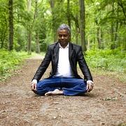 helderziende Richard- Namaste, Als  Sjamaan, Yogi, Healer maar ook Medium-Paragnost maak ik verbinding tussen uw gidsen, energieveld en tenslotte U Zelf. Krachtig en helder komen dan antwoorden door op uw levensvragen, wat die ook mogen zijn; liefde, werk, gezondheid etc . Tijdens uw sessie (investering) komen er energieën vrij en via beelden (helderzien), geluiden ( helderhoren), gevoelens (heldervoelen) krijgt u, naast zicht op waar u staat en wat u kunt verwachten kort als lang termijn, ook een 'Deeksha Boost'. Energieoverdracht dat u losmaakt uit oude ingesleten patronen en ruimte maakt voor her-nieuwe relaties, werkzaamheden, vriendschappen en tenslotte gezondheid. U krijgt de sleutels aangereikt om deuren achter u te sluiten en vervolgens nieuwe deuren te openen Tenslotte, u bepaalt uw levensgeluk, niemand anders! Namaste, Richard Kuntraj 4 minuten gratis consult met onze helderzienden bij eerste kredietoplading. Helderziende hulplijn waar een   helderziende  je    inzicht en   online antwoord geeft. Bij aanmaak van een gratis account en na uw eerste betaling, ontvangt u 4 gratis minuten om op te bellen met een   helderziende.